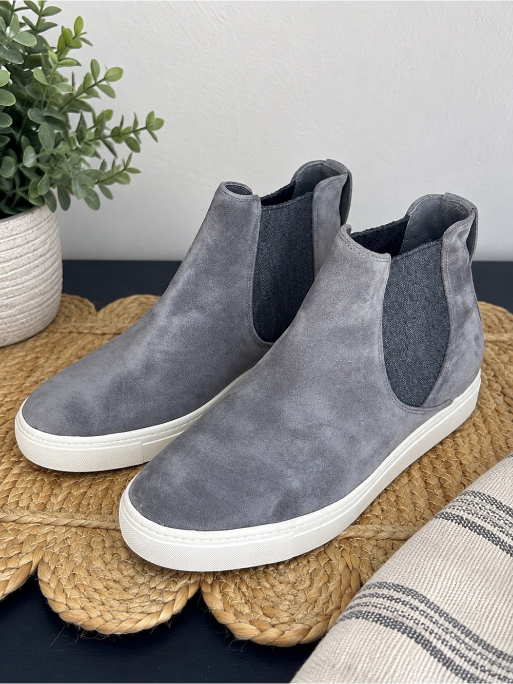 Vince Newlyn Gray Suede Chelsea Sneaker Booties Women’s 8.5 old money  #60